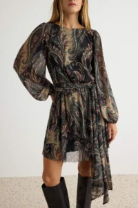 TRENDYOLMİLLA Khaki skater/Belden Flared Boat Neck Flower Printed Short / Mini Lined Knitting Dress - Image 3