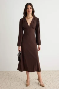 TRENDYOLMİLLA Brown A-Cut/Life Form V-neck Balloon Sleeve Midi Flexible Knitting Dress - Image 2