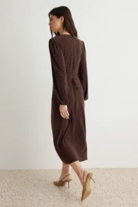 TRENDYOLMİLLA Brown A-Cut/Life Form V-neck Balloon Sleeve Midi Flexible Knitting Dress - Image 4