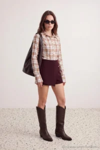 TRENDYOLMİLLA petite Burgundy Mini Shorts Skirt - Image 2