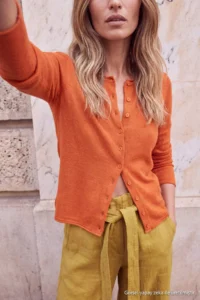 TRENDYOLMİLLA Wardrobe Essentials Orange Soft textured Fitted Crew Neck Knitwear Cardigan - Image 4