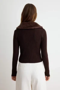 TRENDYOLMİLLA Brown removable Fur Detailed Fitted Knitwear Cardigan - Image 5
