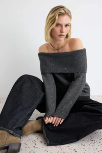 TRENDYOLMİLLA Anthracite Soft textured Carmen Collar Knitwear Sweater