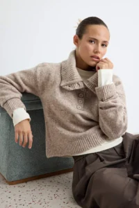 TRENDYOLMİLLA Wardrobe Essentials Mink Soft textured Special Thread Knitwear Sweater - Image 3