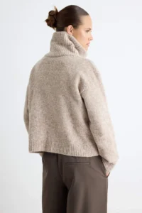 TRENDYOLMİLLA Wardrobe Essentials Mink Soft textured Special Thread Knitwear Sweater - Image 5