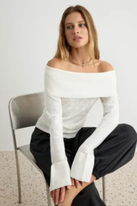 TRENDYOLMİLLA Ecru Carmen Collar Cellular Fitted Knitwear Sweater