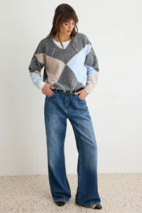 TRENDYOLMİLLA Anthracite Baklava Patterned V-Neck Sweater - Image 2