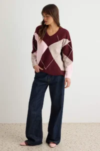 TRENDYOLMİLLA Burgundy Soft textured Baklava Patterned V-Neck Sweater - Image 2