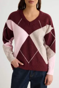 TRENDYOLMİLLA Burgundy Soft textured Baklava Patterned V-Neck Sweater - Image 3