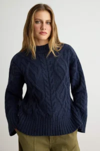 TRENDYOLMİLLA NAVY BLUE Soft textured Premium Thread Knitwear Sweater - Image 2