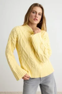 TRENDYOLMİLLA Yellow Soft textured Premium Thread Knitwear Sweater - Image 2