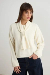 TRENDYOLMİLLA Ecru Pearl and removable Shawl Detailed Soft textured Knitwear Sweater