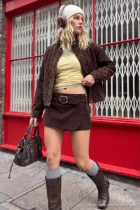TRENDYOLMİLLA Brown Velvet Mini Shorts Skirt - Image 2