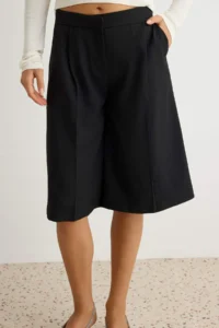 TRENDYOLMİLLA Black LONG Material Shorts & Bermuda - Image 3