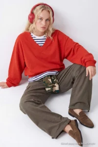 TRENDYOLMİLLA Red V-neck Ekstra Oversized/Wide Cut Drop Sleeve Thick Knitting Sweatshirt - Image 3