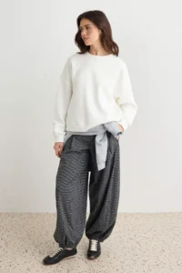 TRENDYOLMİLLA Ecru Thick Basic Oversized Crew Neck Knitting Sweatshirt with Fleece Inside - Image 2