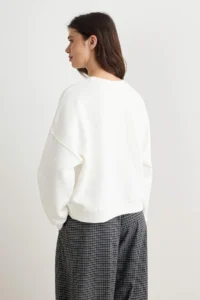 TRENDYOLMİLLA Ecru Thick Basic Oversized Crew Neck Knitting Sweatshirt with Fleece Inside - Image 4