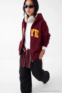 TRENDYOLMİLLA Plum Thick Fleece Inside Slogan Printed Zippered Hooded Knitting Sweatshirt - Image 4