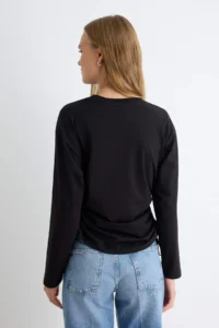TRENDYOLMİLLA Black 100% Cotton Shirred Sides Regular Pattern Drop Sleeve Knitting T-Shirt - Image 4