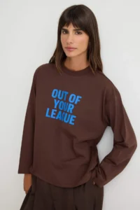 TRENDYOLMİLLA Dark Brown Slogan Printed 100% Cotton Oversized/Wide Kesim - Image 2