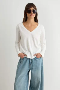 TRENDYOLMİLLA Ecru 100% Cotton relaxed V-neck Long Sleeve Knitting T-Shirt