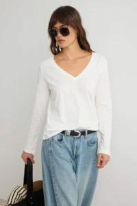 TRENDYOLMİLLA Ecru 100% Cotton relaxed V-neck Long Sleeve Knitting T-Shirt - Image 3