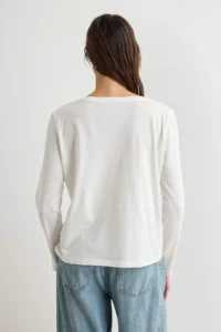 TRENDYOLMİLLA Ecru 100% Cotton relaxed V-neck Long Sleeve Knitting T-Shirt - Image 4
