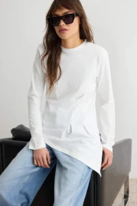 TRENDYOLMİLLA Ecru 100% Cotton Crew Neck Asymmetric Knitting T-Shirt