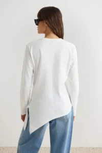 TRENDYOLMİLLA Ecru 100% Cotton Crew Neck Asymmetric Knitting T-Shirt - Image 5