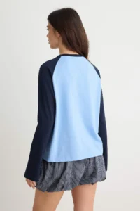 TRENDYOLMİLLA Light BLUE NAVY BLUE 100% Cotton Color Bloklu Oversized Beyzbol Raglan Sleeve Knitting T-Shirt - Image 4