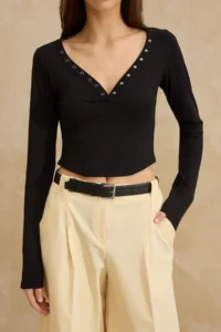 TRENDYOLMİLLA Black Fitted V-neck snaps Crop Soft Knitting Blouse - Image 3