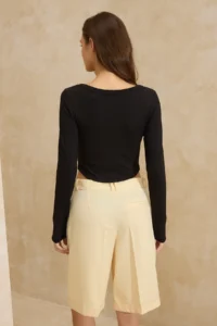 TRENDYOLMİLLA Black Fitted V-neck snaps Crop Soft Knitting Blouse - Image 4