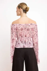 TRENDYOLMİLLA Multicolored Shawl pattern Boho Chic Fitted Cowl Neck Gipelli Crop Tulle Knitting Blouse - Image 4