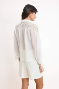 TRENDYOLMİLLA WHITE Guipure Detailed Siphon Transparent Weaving Blouse - Image 4