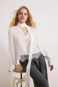 TRENDYOLMİLLA WHITE Scarf and Lace Detailed Chic Weaving Blouse