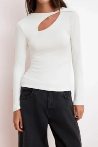 TRENDYOLMİLLA Ecru Plain Fitted Crew Neck Standard Sleeve LONG Premium Soft Knitting Blouse - Image 3