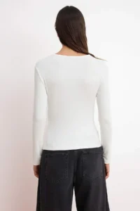 TRENDYOLMİLLA Ecru Plain Fitted Crew Neck Standard Sleeve LONG Premium Soft Knitting Blouse - Image 4