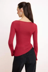 TRENDYOLMİLLA Red Fitted Boat Neck Long Sleeve Soft Knitting Blouse - Image 4