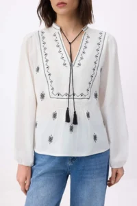 TRENDYOLMİLLA WHITE Embroidered Long Sleeve Weaving Blouse - Image 3