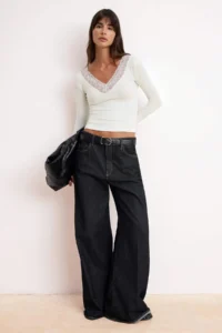 TRENDYOLMİLLA Ecru Fitted V-neck Lace Detailed Soft Knitting Blouse - Image 3