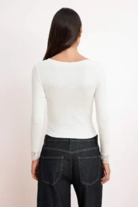 TRENDYOLMİLLA Ecru Fitted V-neck Lace Detailed Soft Knitting Blouse - Image 5