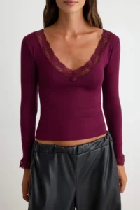 TRENDYOLMİLLA Plum Fitted V-neck Lace Detailed Soft Knitting Blouse - Image 3