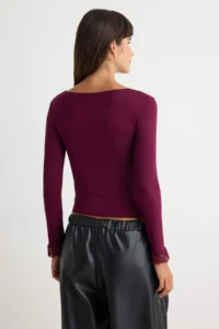 TRENDYOLMİLLA Plum Fitted V-neck Lace Detailed Soft Knitting Blouse - Image 4