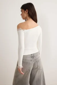 TRENDYOLMİLLA Ecru Fitted Asymmetric Collar Long Sleeve Lace Detailed Tulle Knitting Blouse - Image 4