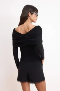 TRENDYOLMİLLA Black Fitted Carmen Collar Shirring Detailed Long Sleeve Knitting Blouse - Image 4