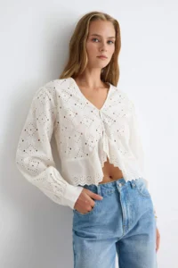 TRENDYOLMİLLA WHITE 100% Cotton Fisto embroidery Blouse - Image 2