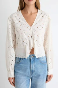 TRENDYOLMİLLA WHITE 100% Cotton Fisto embroidery Blouse - Image 4