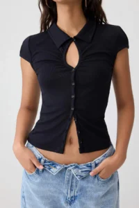 TRENDYOLMİLLA Black Plain Fitted Keyhole Collar buttoned Moon Arm Soft Knitting Blouse - Image 3