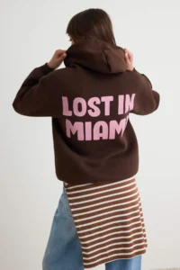 TRENDYOLMİLLA Brown Thick Fleece Inside Slogan Standard Pattern Hooded Knitting Sweatshirt - Image 2