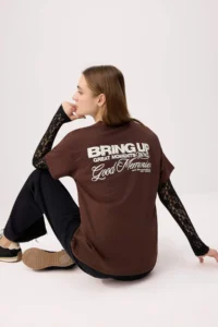 TRENDYOLMİLLA Brown Slogan Oversized/Wide Pattern Lace Detailed LONG 100% Cotton Knitting T-Shirt - Image 6